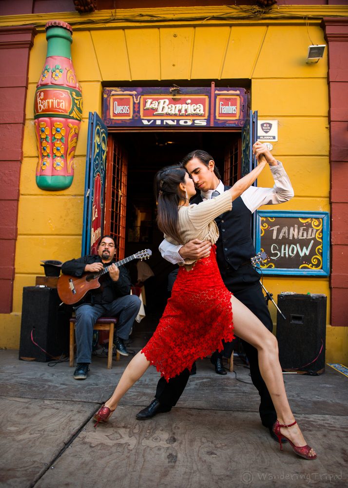 Tango dancers in La Boca